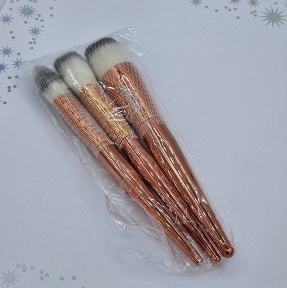 Alamar Cosmetics Complexion Brush Trio - Picture 2 of 4